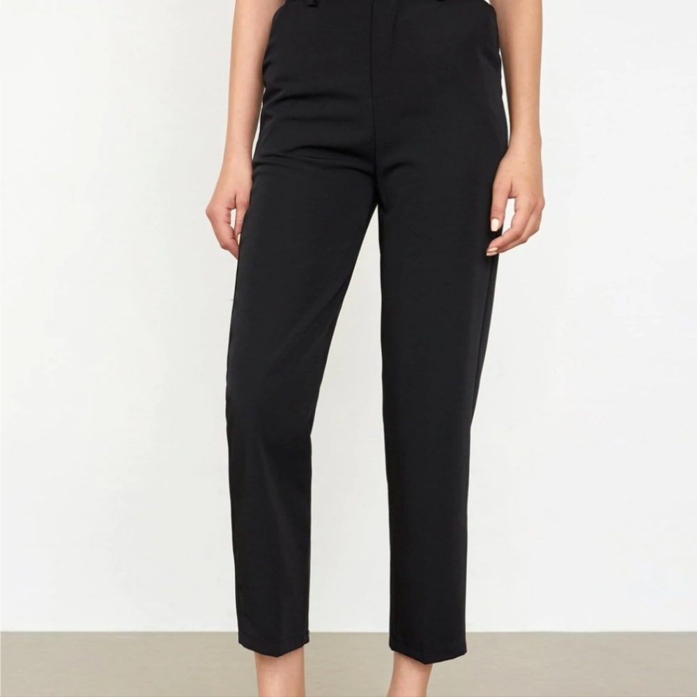 Black trousers - Picture 2 of 6